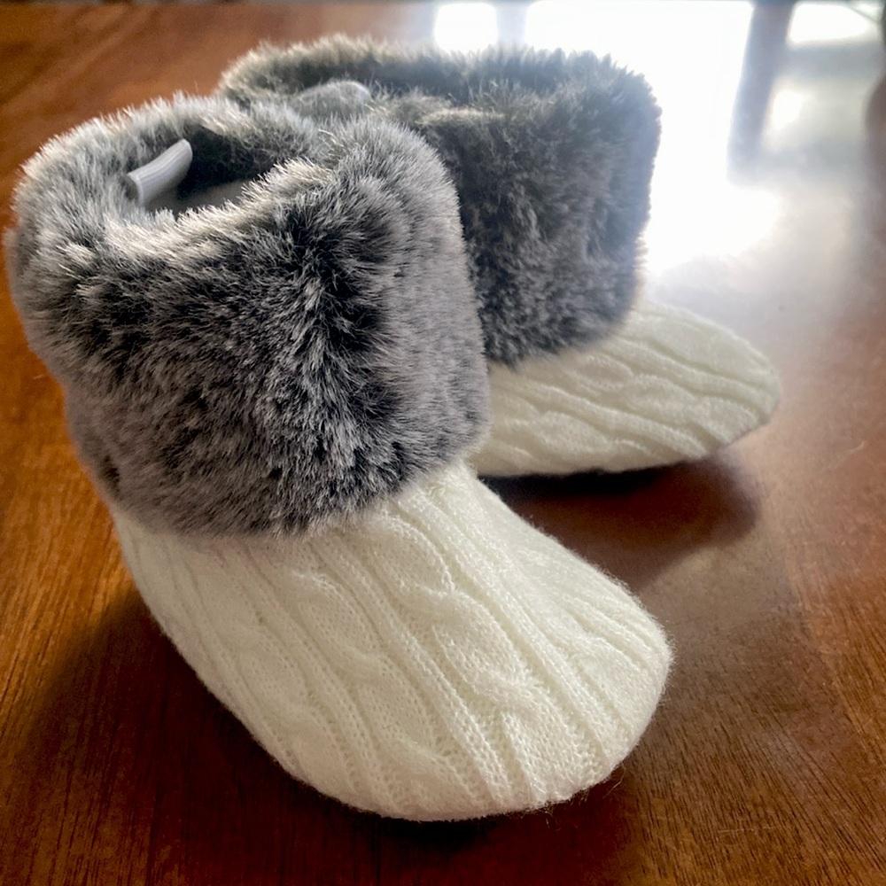 NWOT Sweater Knit Baby Walker Faux Fur Boots